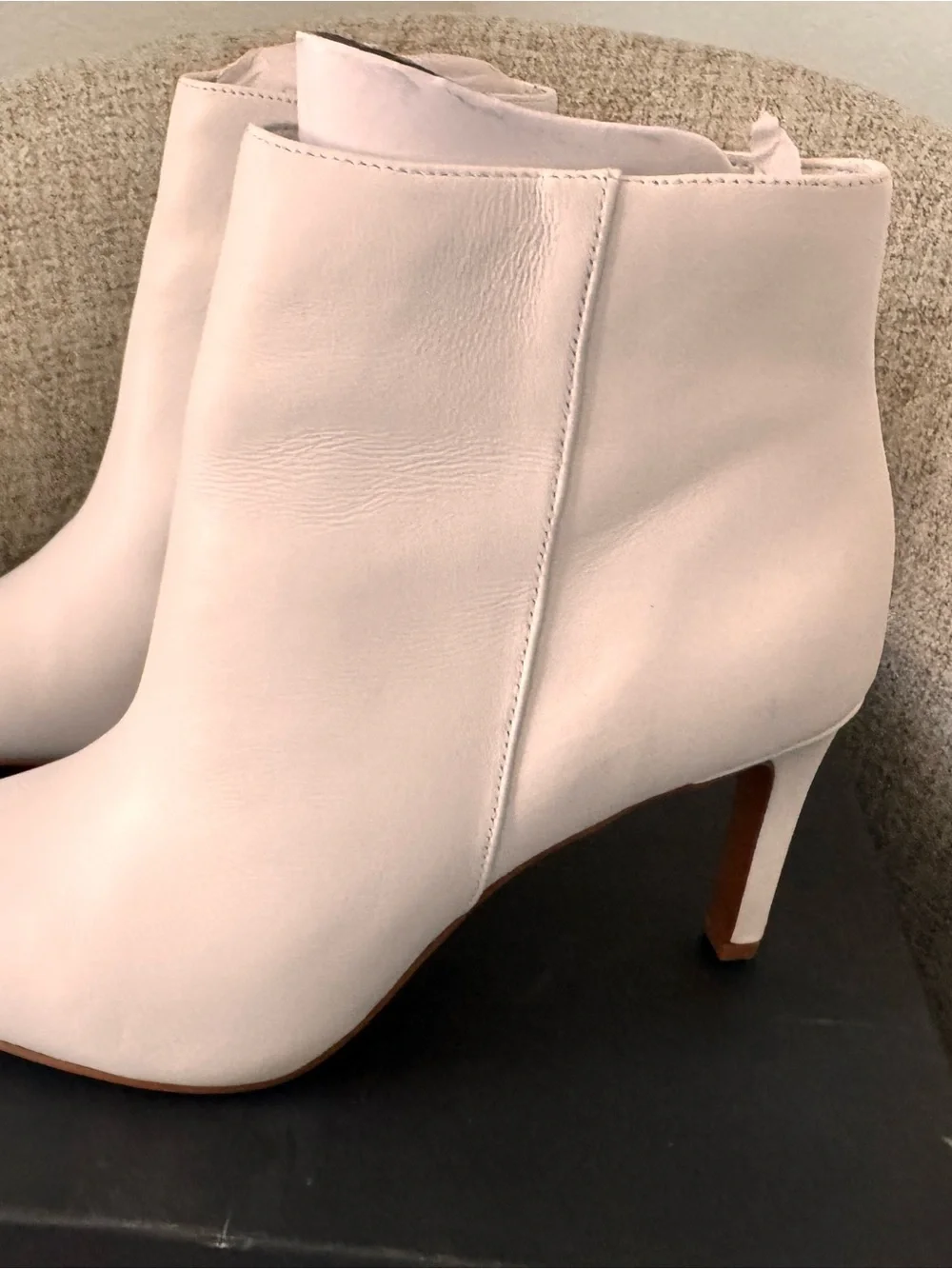 Banana Republic Women's Ankle Booties in Off-White - Classic Pointed Toe 6.5